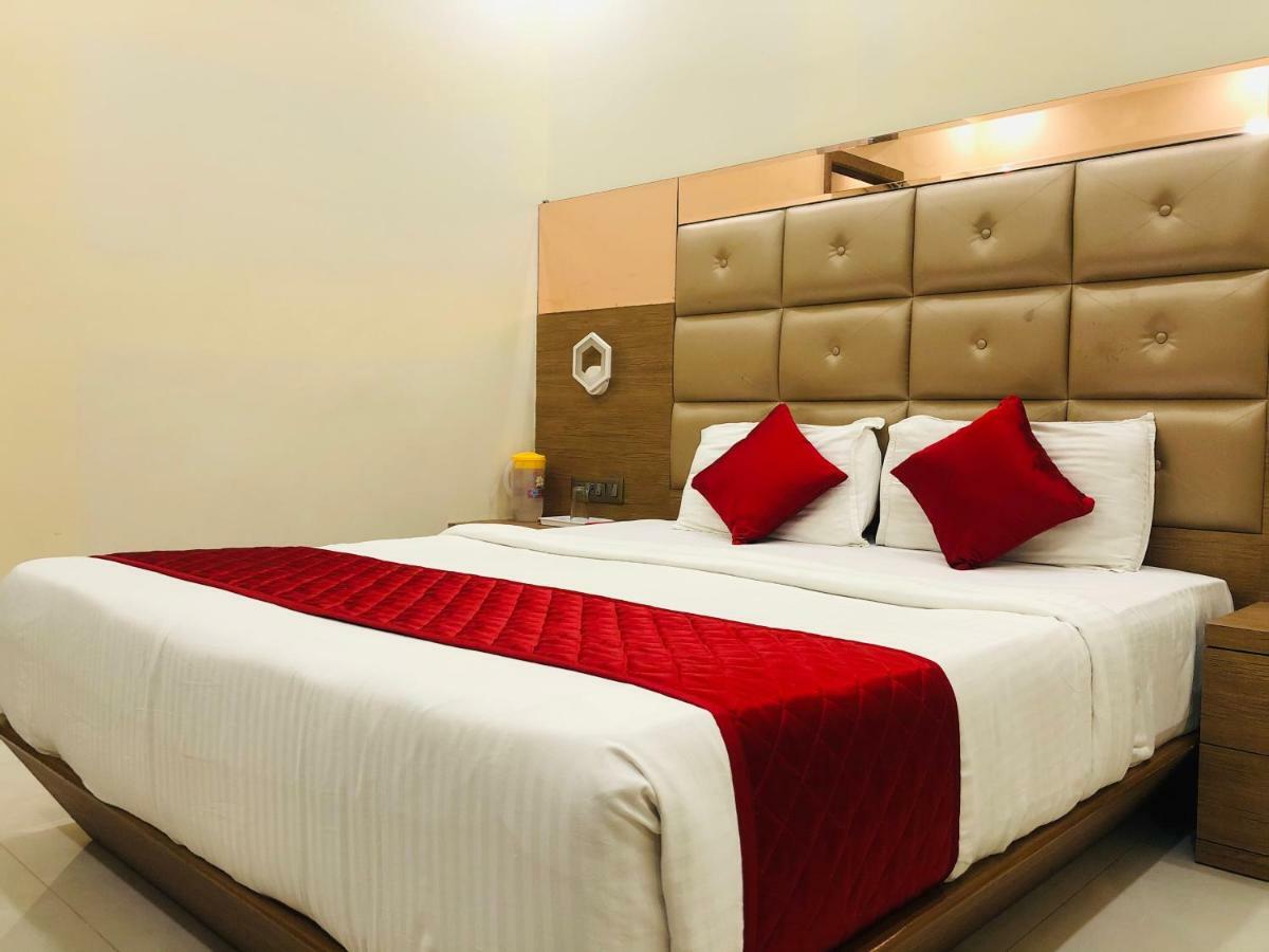 Hotel Guestinn Residency มุมไบ ภายนอก รูปภาพ