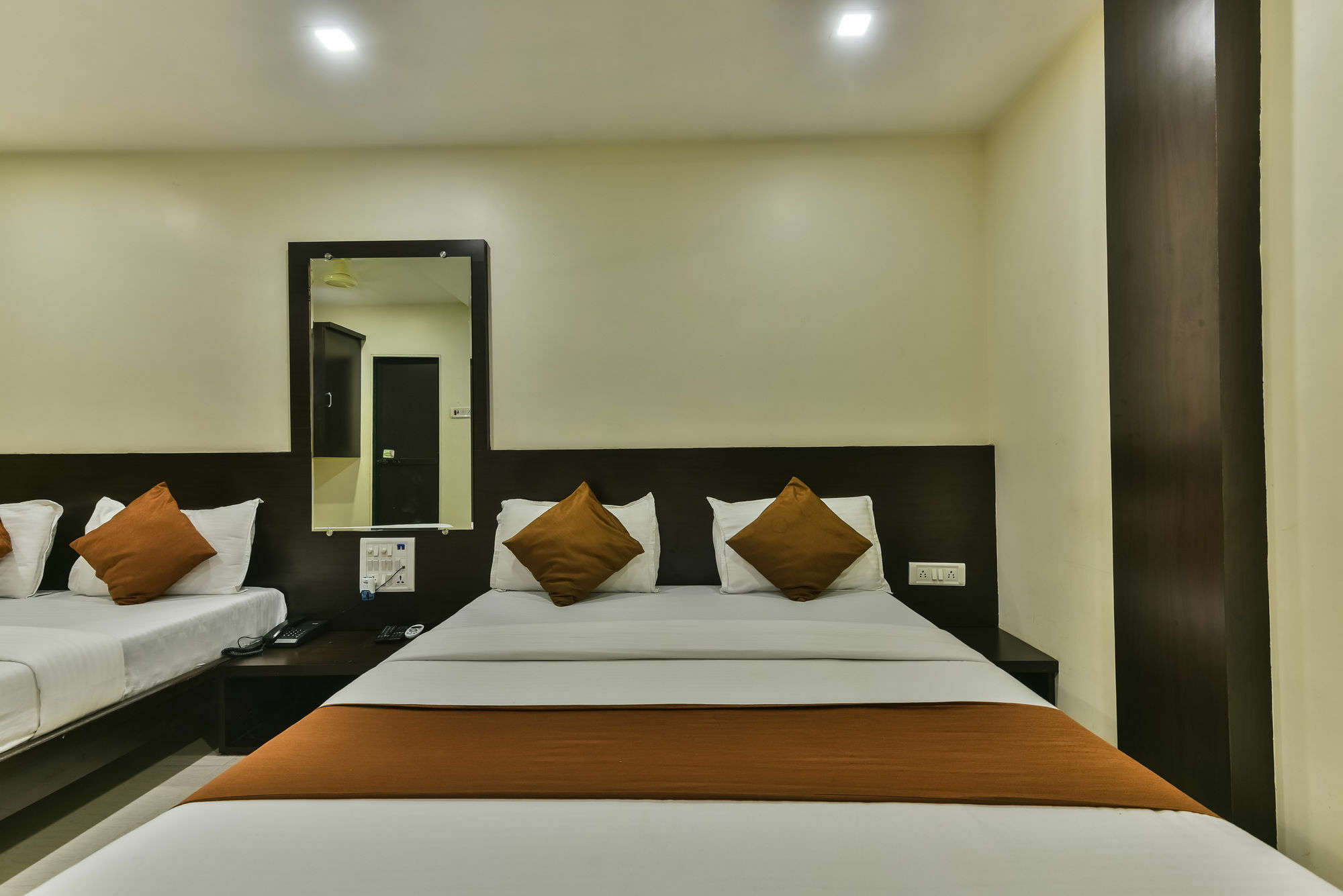 Hotel Guestinn Residency มุมไบ ภายนอก รูปภาพ