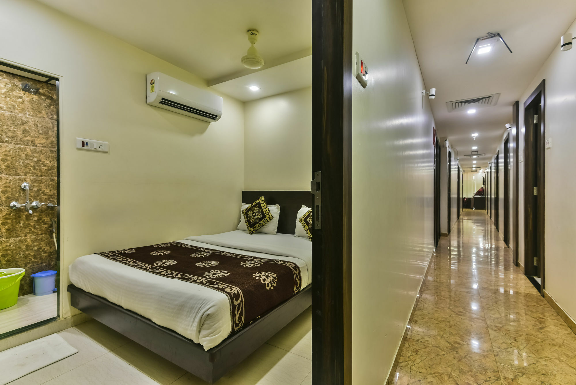 Hotel Guestinn Residency มุมไบ ภายนอก รูปภาพ