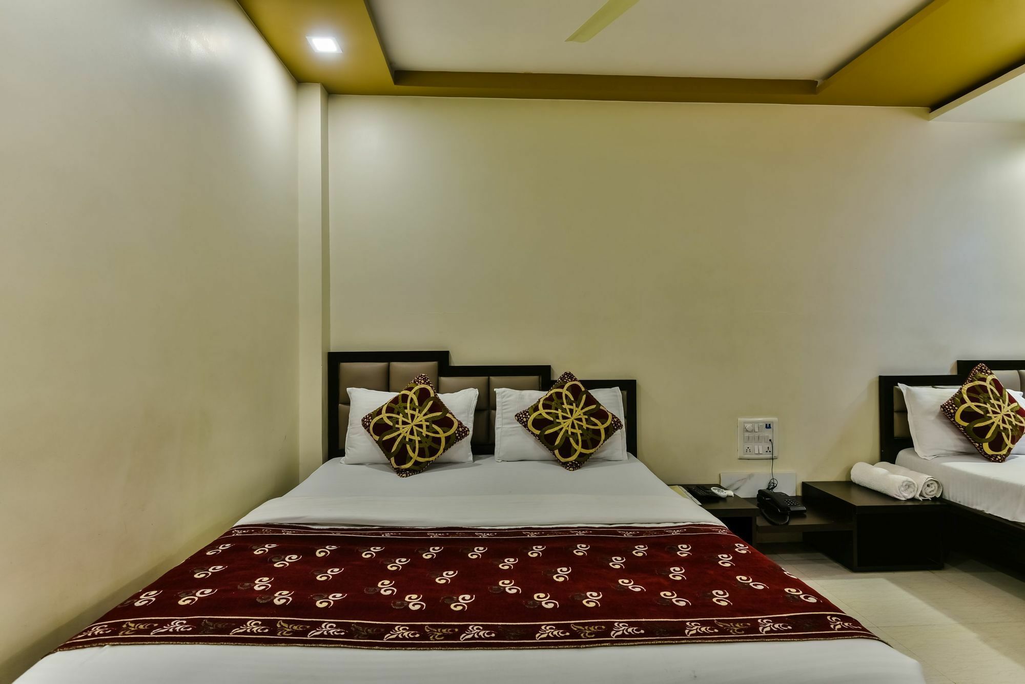 Hotel Guestinn Residency มุมไบ ภายนอก รูปภาพ