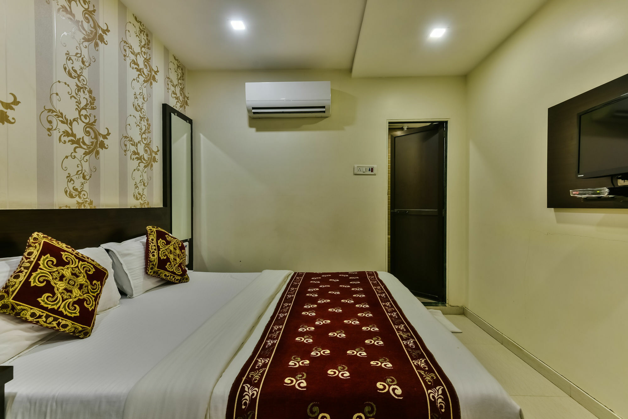 Hotel Guestinn Residency มุมไบ ภายนอก รูปภาพ